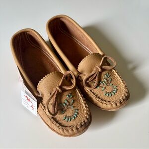 Laurentian Chief Tan Leather Beaded Moccasin Slippers Loafers Soft Sole NWT